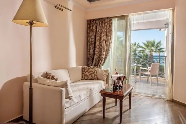 Junior Suite with Pool and Sea View