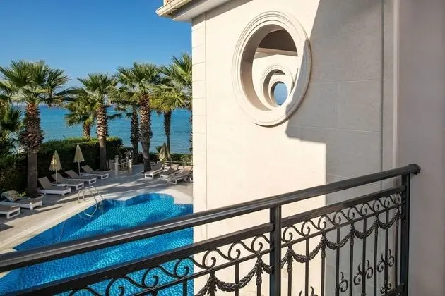 Junior Suite with Pool and Sea View