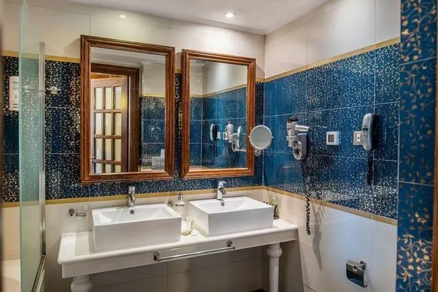 Junior Suite with Pool and Sea View