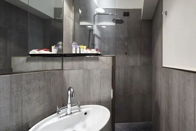 Premium Tek Büyük Yataklı Oda