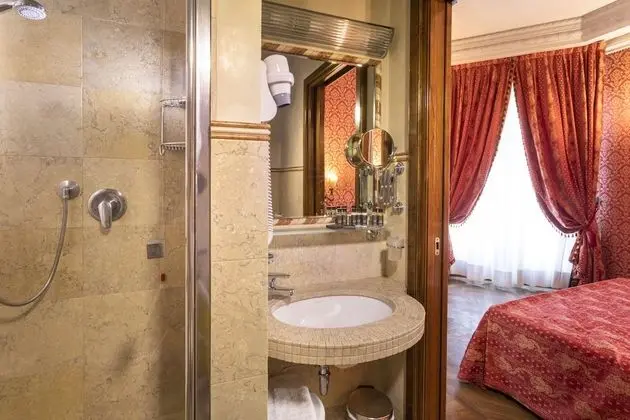 Superior Oda, Balkon, Kanal Manzaralı