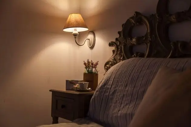 Deluxe Tek Büyük Yataklı Oda, Balkon, Bahçe Manzaralı