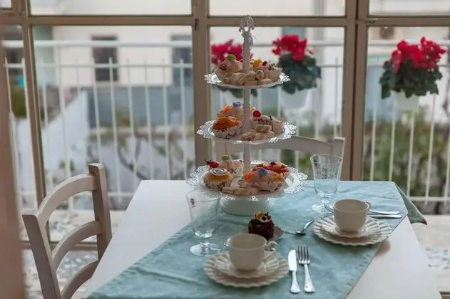 Deluxe Tek Büyük Yataklı Oda, Balkon, Bahçe Manzaralı