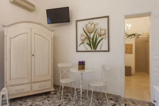 Deluxe Tek Büyük Yataklı Oda, Balkon, Bahçe Manzaralı
