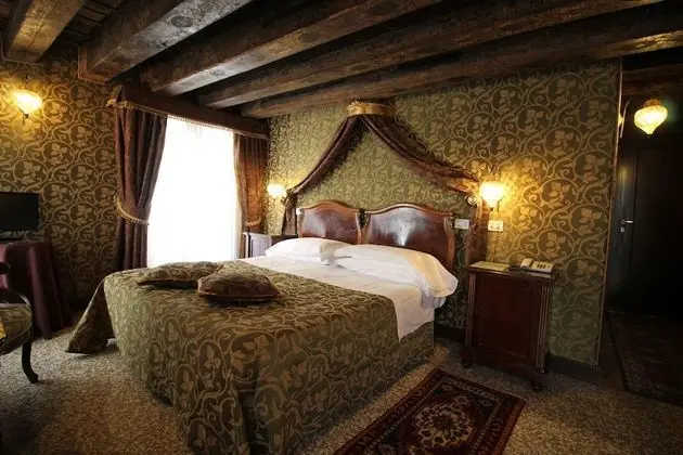 Classic Tek Büyük veya İki Ayrı Yataklı Oda