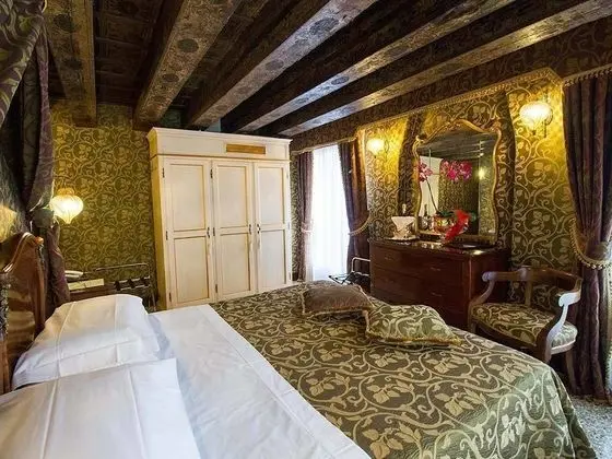 Classic Tek Büyük veya İki Ayrı Yataklı Oda