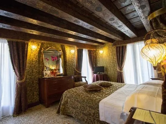 Classic Tek Büyük veya İki Ayrı Yataklı Oda