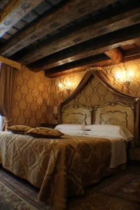 Classic Tek Büyük veya İki Ayrı Yataklı Oda