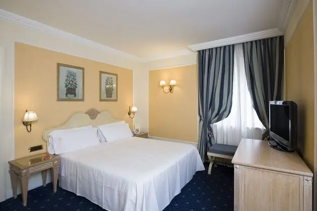 Classic Büyük Yataklı Tek Kişilik Oda