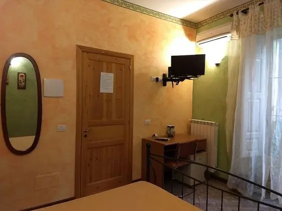 Economy Oda, 1 Büyük (Queen) Boy Yatak