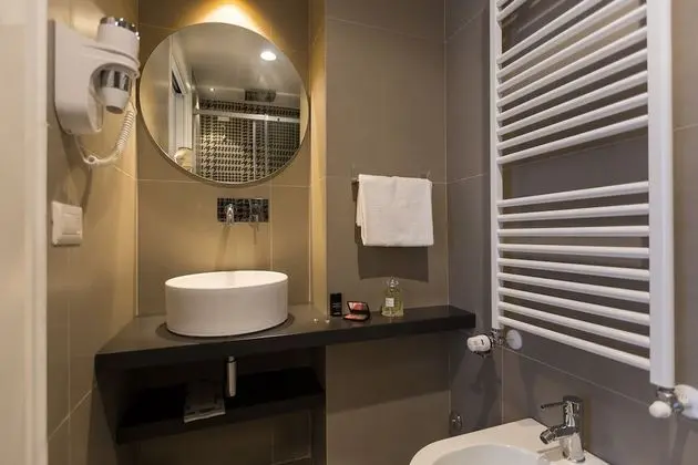 Premium Tek Büyük veya İki Ayrı Yataklı Oda, 1 Büyük (Queen) Boy Yatak, Özel Banyo, Nehir Manzaralı