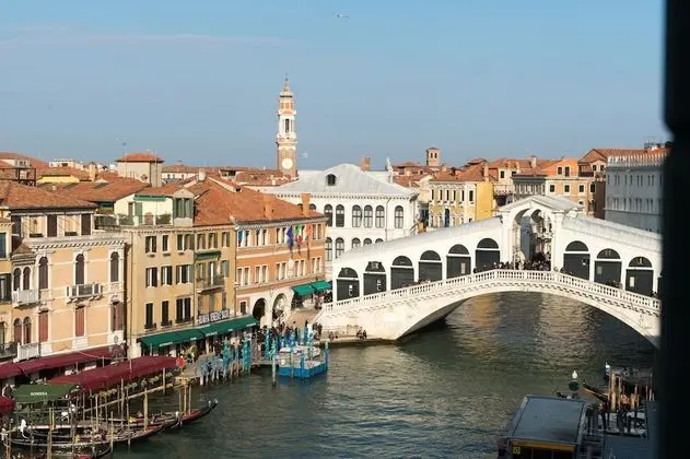 Junior Süit, Kanal Manzaralı (Grand Canal View / Rialto Bridge)