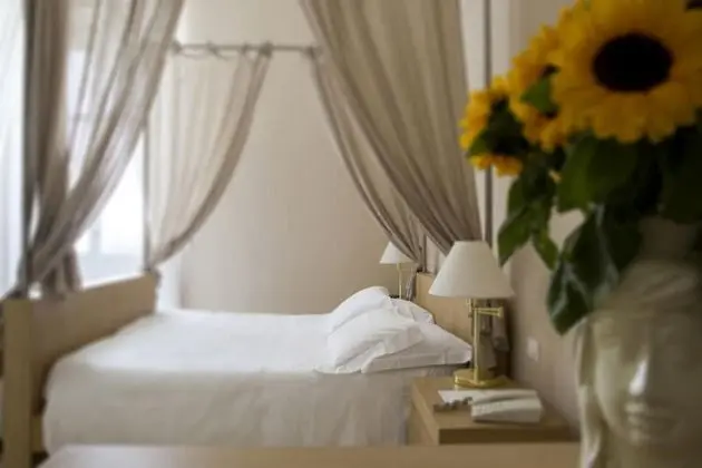 Superior Tek Büyük Yataklı Oda (Four-poster bed)