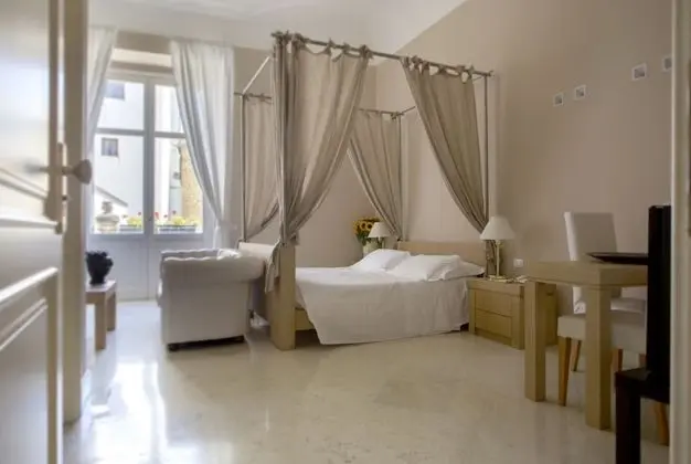 Superior Tek Büyük Yataklı Oda (Four-poster bed)