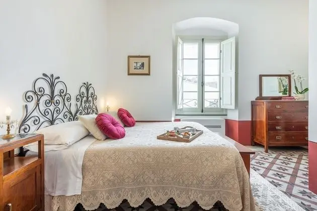 Junior Tek Büyük veya İki Ayrı Yataklı Oda