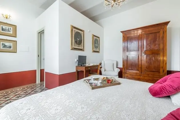 Junior Tek Büyük veya İki Ayrı Yataklı Oda