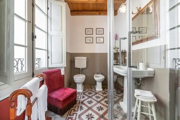 Junior Tek Büyük veya İki Ayrı Yataklı Oda