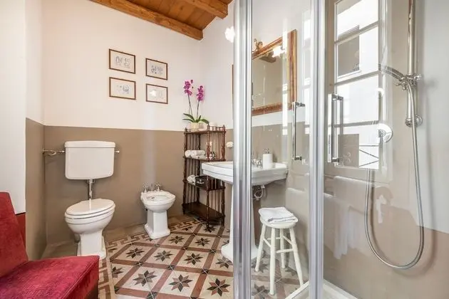 Junior Tek Büyük veya İki Ayrı Yataklı Oda