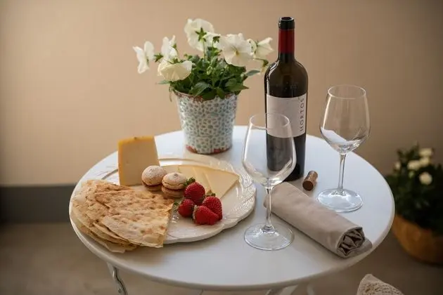 Junior Tek Büyük veya İki Ayrı Yataklı Oda