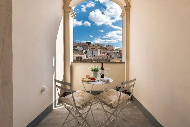 Junior Tek Büyük veya İki Ayrı Yataklı Oda