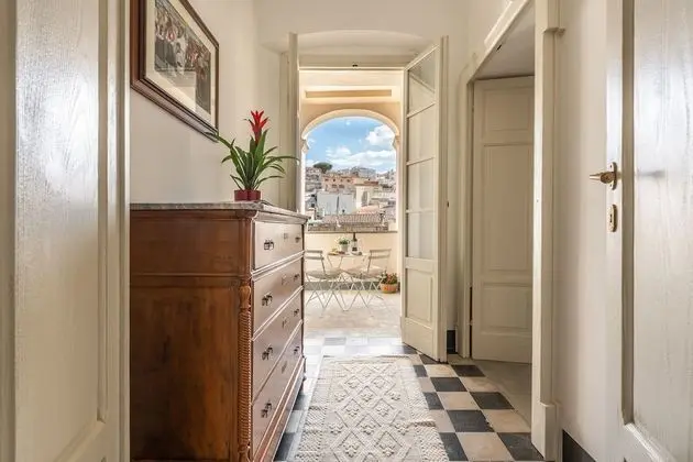 Junior Tek Büyük veya İki Ayrı Yataklı Oda