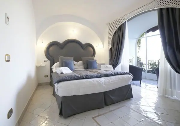 Deluxe Tek Büyük Yataklı Oda, Balkon, Deniz Manzaralı