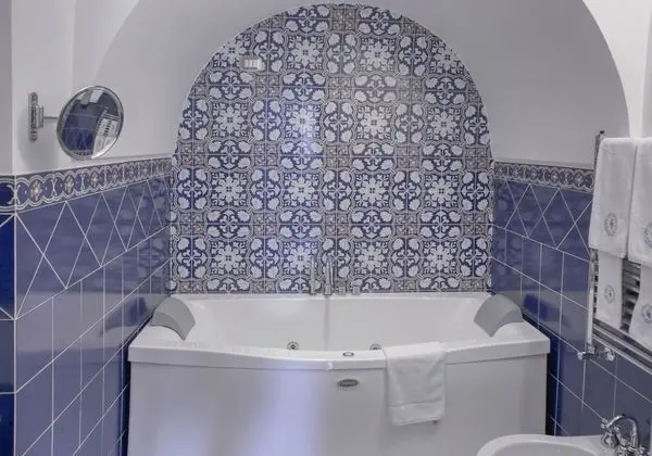 Deluxe Tek Büyük Yataklı Oda, Balkon, Deniz Manzaralı