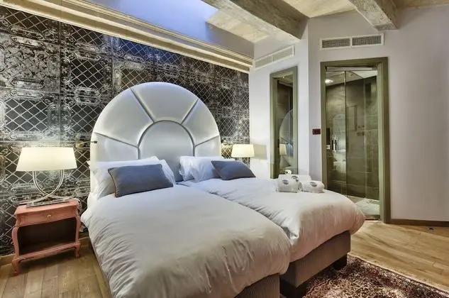 Superior Tek Büyük veya İki Ayrı Yataklı Oda