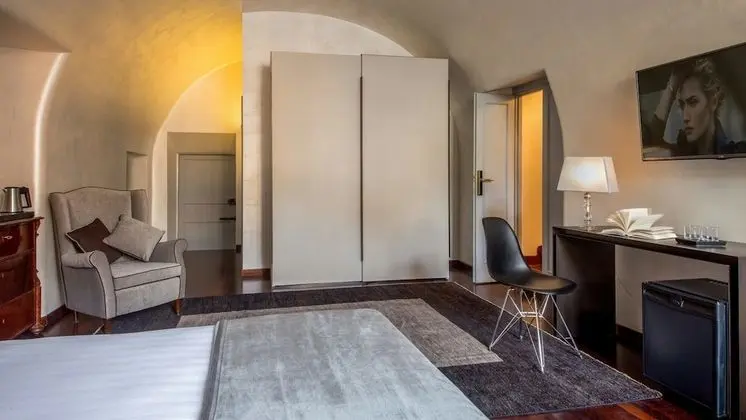 Junior Süit, Balkon