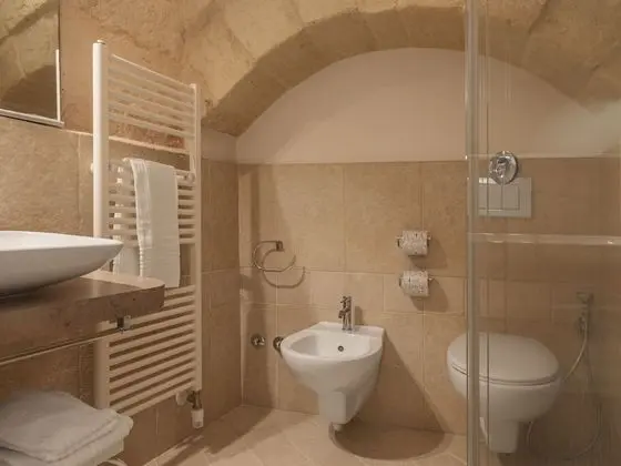 Tek Büyük Yataklı Oda (Grotta)