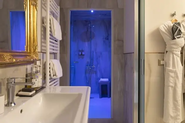 Luxury Tek Büyük Yataklı Oda