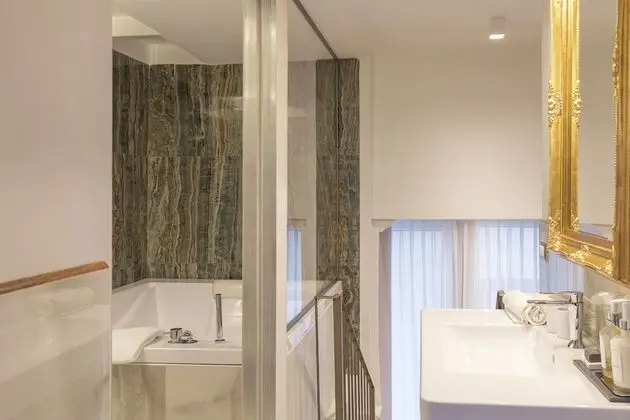 Luxury Tek Büyük Yataklı Oda