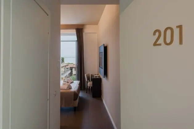 Tek Büyük Yataklı Oda, Balkon, Göl Manzaralı