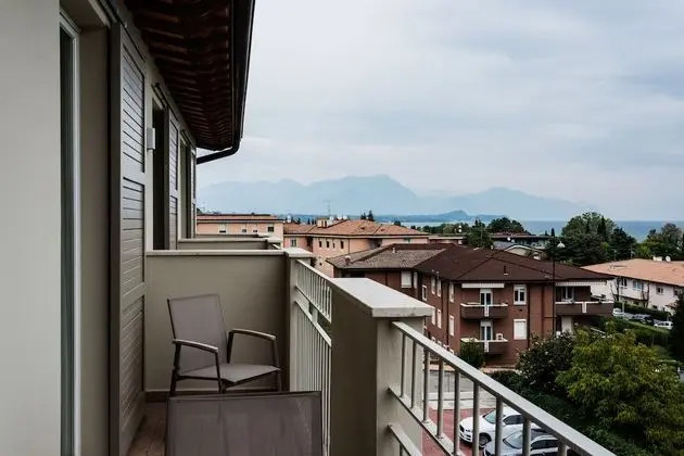 Tek Büyük Yataklı Oda, Balkon, Göl Manzaralı