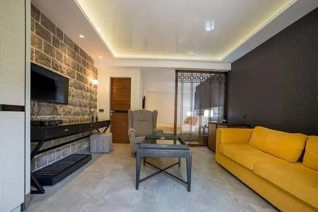 Family Oda, 1 En Büyük (King) Boy Yatak ve Çekyat, Bahçe Manzaralı