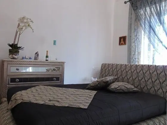 Büyük Yataklı Tek Kişilik Oda