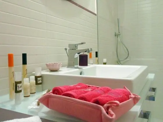 Büyük Yataklı Tek Kişilik Oda