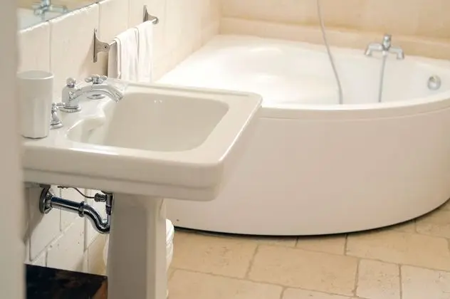 Junior Süit, Sıcak Su Havuzu