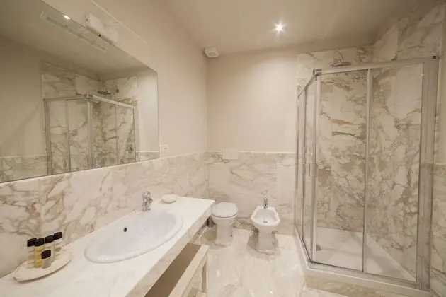 Luxury Tek Büyük Yataklı Oda