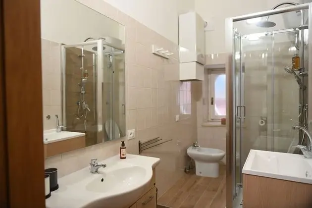 Design Tek Büyük veya İki Ayrı Yataklı Oda