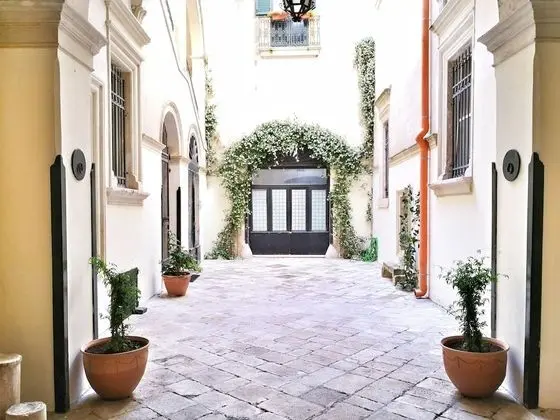 Deluxe Apart Daire, Avlu Manzaralı