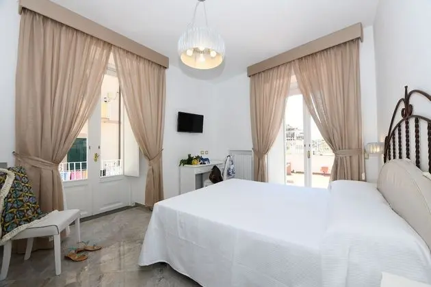 Deluxe Tek Büyük Yataklı Oda (Room 3)