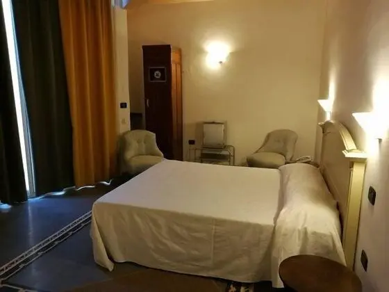 Üç Kişilik Oda