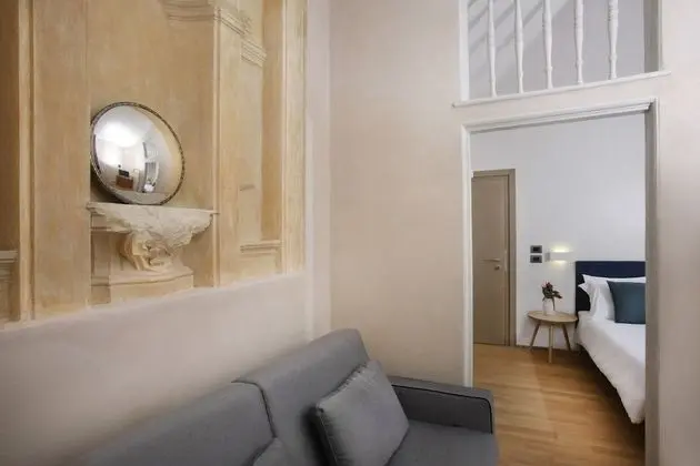 Luxury Tek Büyük Yataklı Oda (Sofa Bed)