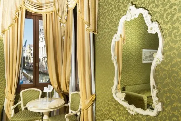 Junior Süit, Kanal Manzaralı (4 People)