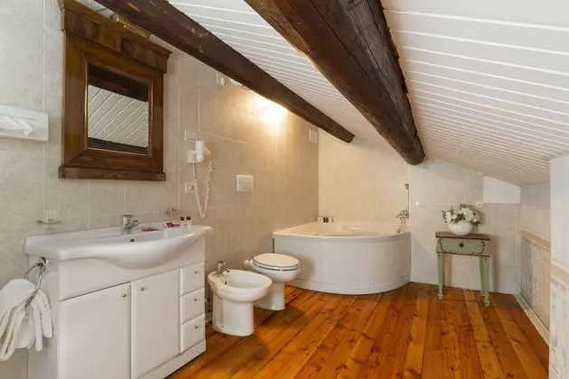 Junior Süit, Teras, Şehir Manzaralı (Attic)