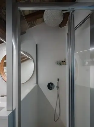 Romantic Tek Büyük Yataklı Oda (mansard)