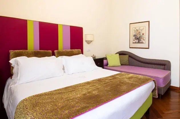 Deluxe Tek Büyük Yataklı Oda (French Balcony)