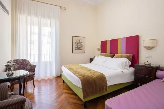 Deluxe Tek Büyük Yataklı Oda (French Balcony)
