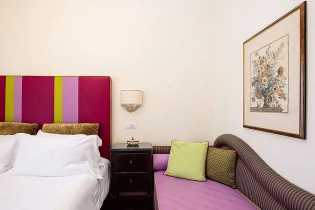 Deluxe Tek Büyük Yataklı Oda (French Balcony)